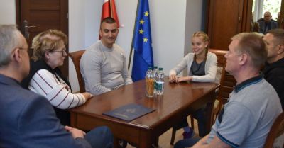 Burmistrz nagrodził 10-letnią rekordzistkę Polski